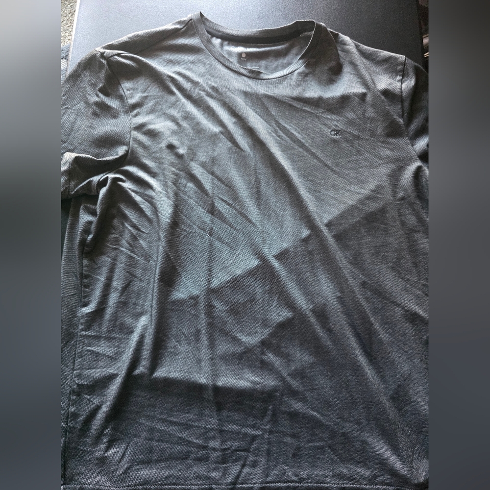 Gently Used Calvin Klein men's shirt in XL black / gray